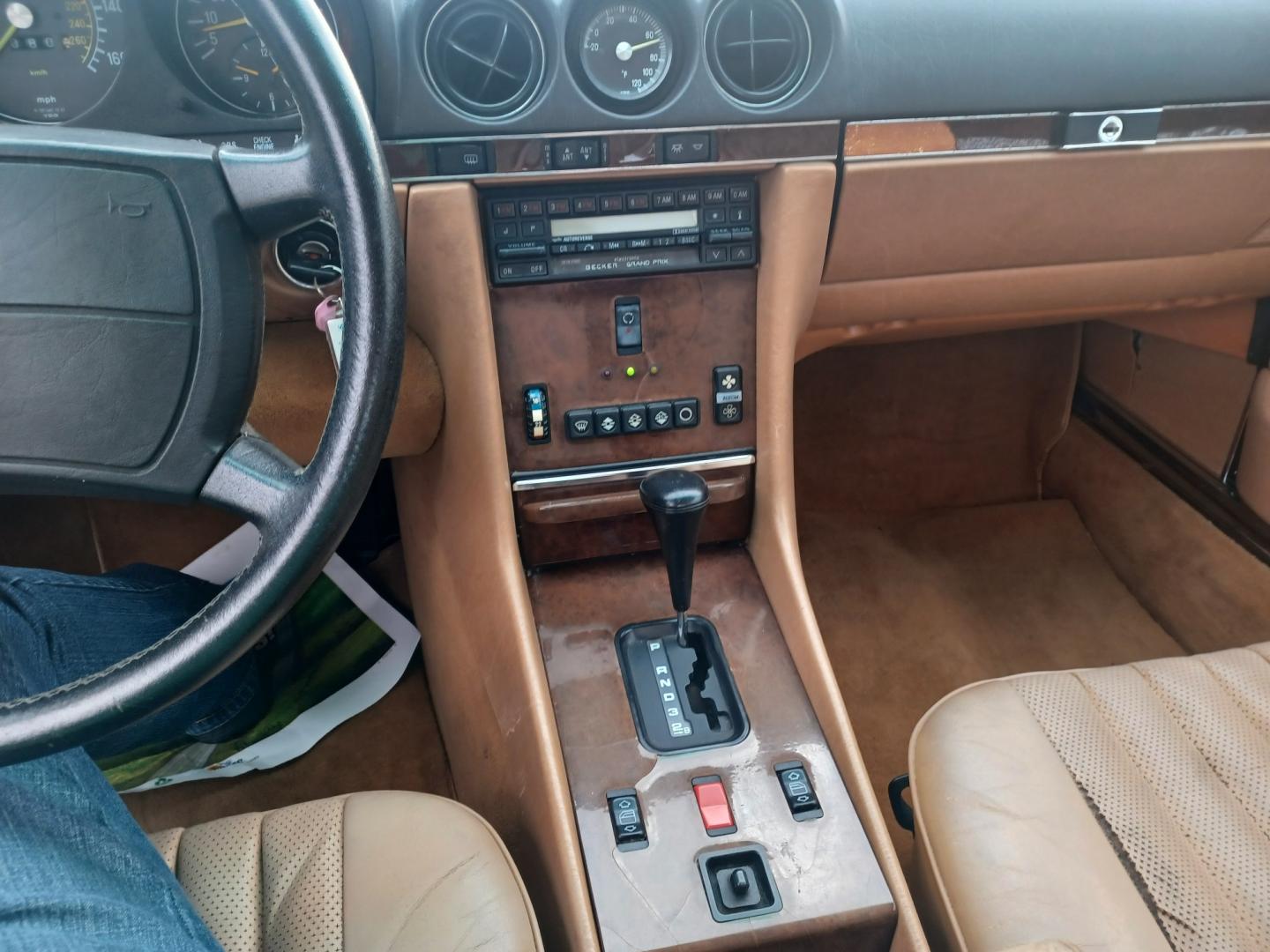 1989 RED /TAN, LEATHER Mercedes-Benz 560 SL coupe (WDBBA48D2KA) with an 5.6L V8 SOHC 16V engine, 4-Speed Automatic transmission, located at 2001 E. Lancaster, Ft. Worth, 76103, (817) 336-7000, 32.746181, -97.301018 - Photo#12